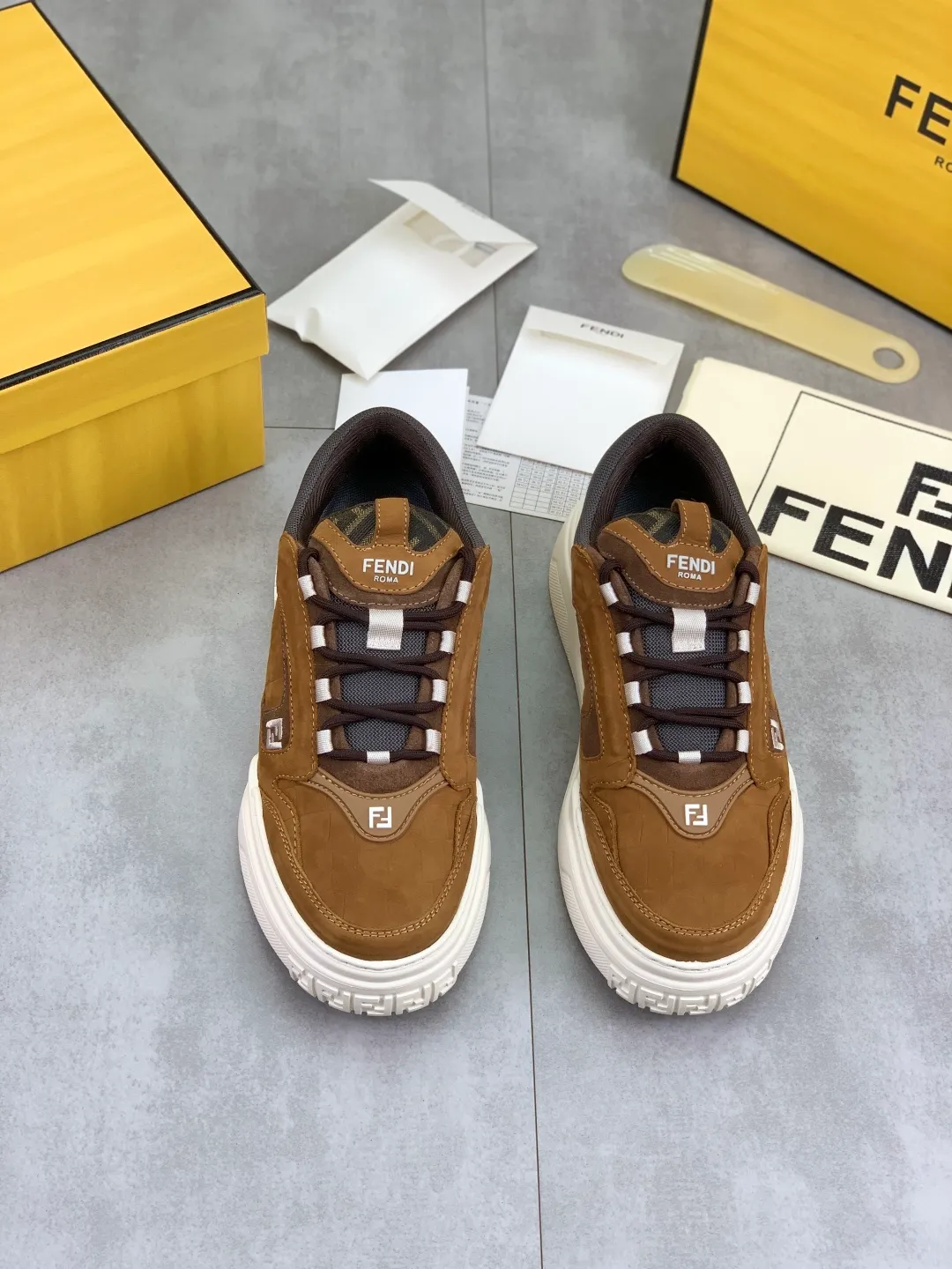 Men's Men's Shoes 💰P800 New Style 💰💎💎💎Summer Hot Style [FENDI Fendi] Top Version 🆕New slip-on sneakers, wavy soles engraved with original words. Embossed Fendi Flow lettering on the heel. The upper is made of high-end calfskin and breathable materials. Original lining with tone-on-tone details decorated with innovative handcrafting techniques. Ultra-light and wear-resistant TPU and IP foam soles, overall lightweight and comfortable. Size:39-44 (38 45 can be customized)